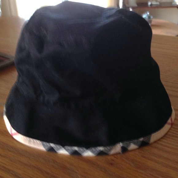 New Burberry Bucket Hat - Picture 5 of 5